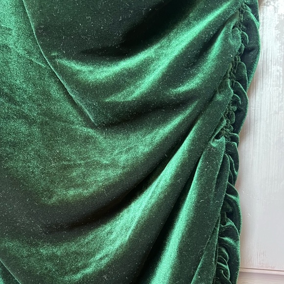 House of Harlow 1960 Green Velvet Ruched One Shoulder Midi Dress - Picture 2 of 4